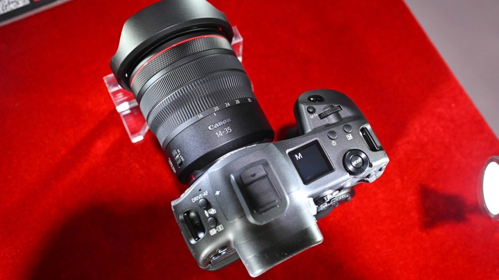 Le Canon EOS R3 au salon Photo & Imaging Korea.  Photo de ZOL