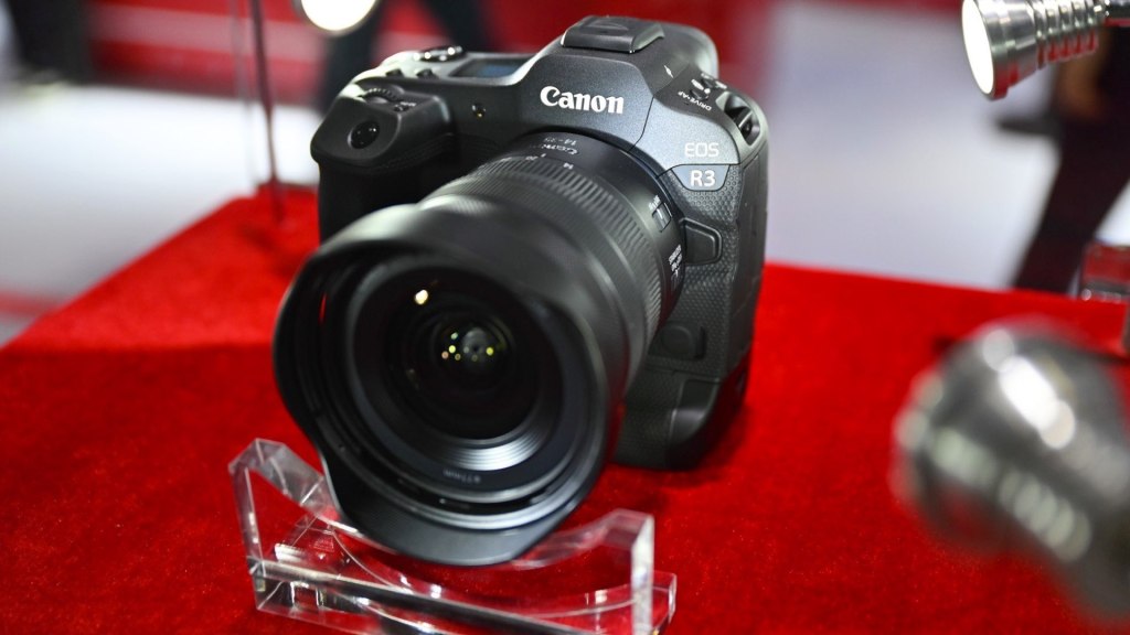 Canon EOS R3 repéré au salon de la photo et de l'imagerie de Shanghai.  Photo de ZOL
