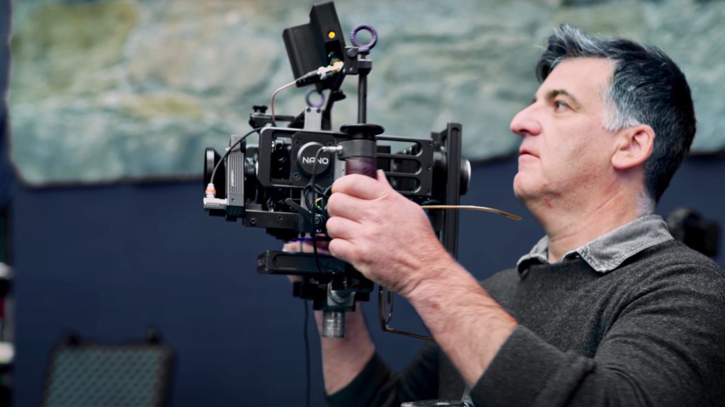 Le directeur de la photographie Henry Braham avec le Stabileye Nano sur le tournage de The Suicide Squad