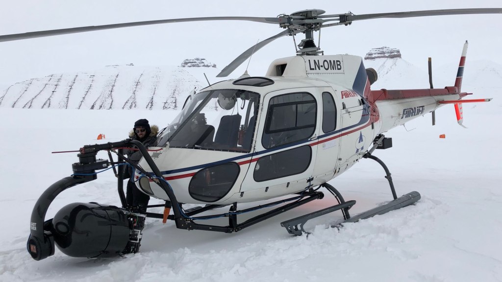 HFS Typhon2 Heli Svalbard.  Image - aérien, dp, Jeremy Braben, Assoc.  BSC, Hélicoptère Film Services