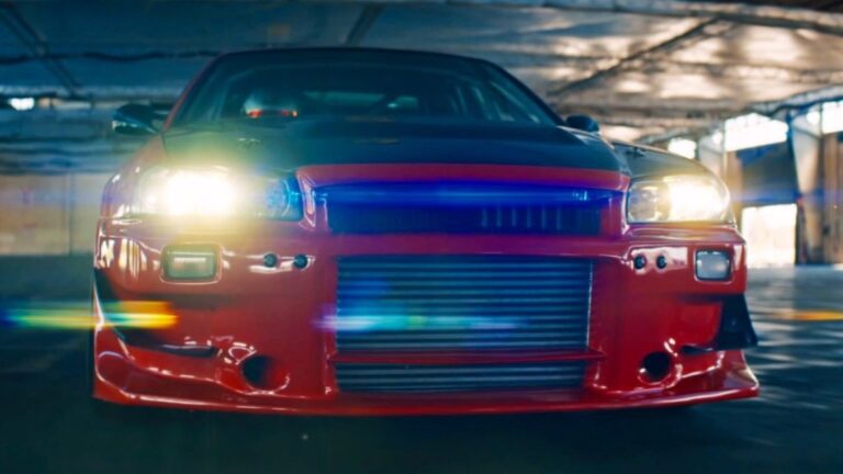 Spot Nissan R34 GT-R.  Image : Panavision