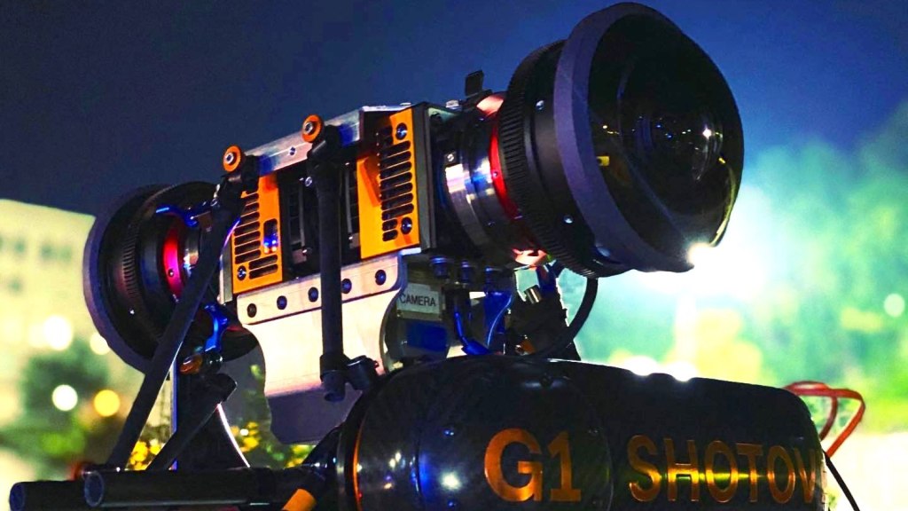 ACHTEL 9X7 Remplace une gamme de 6 caméras de cinéma.  Image : Poursuite XM2