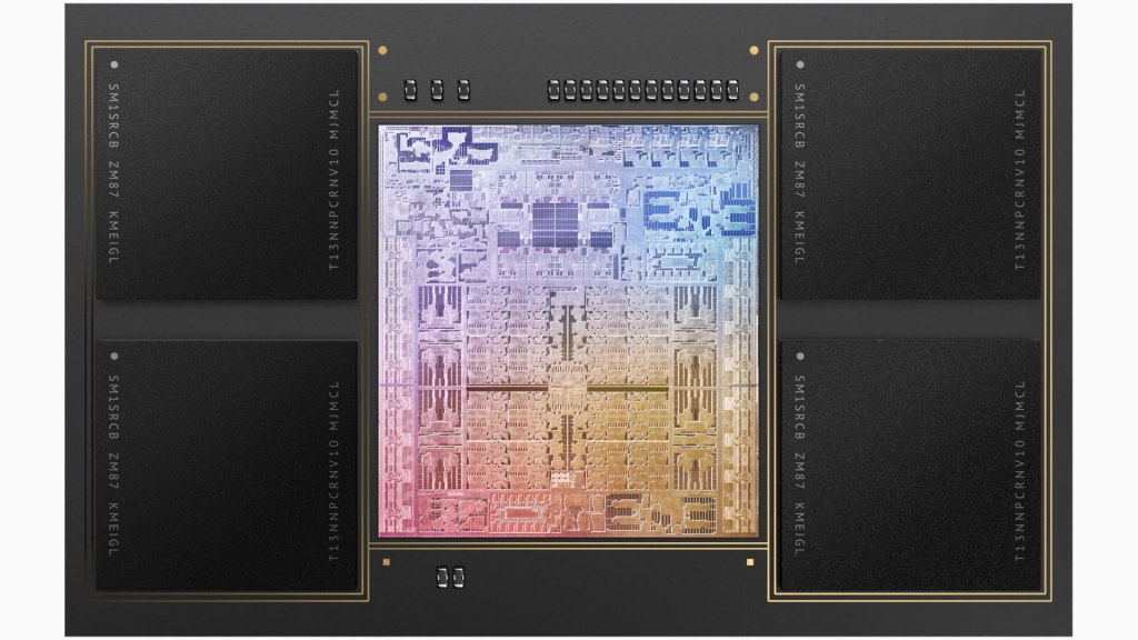 M1 Max dispose d'un processeur à 10 cœurs et double le GPU avec jusqu'à 32 cœurs massifs, 400 Go/s de bande passante mémoire, jusqu'à 64 Go de mémoire unifiée rapide, ainsi que deux accélérateurs ProRes dans le moteur multimédia.