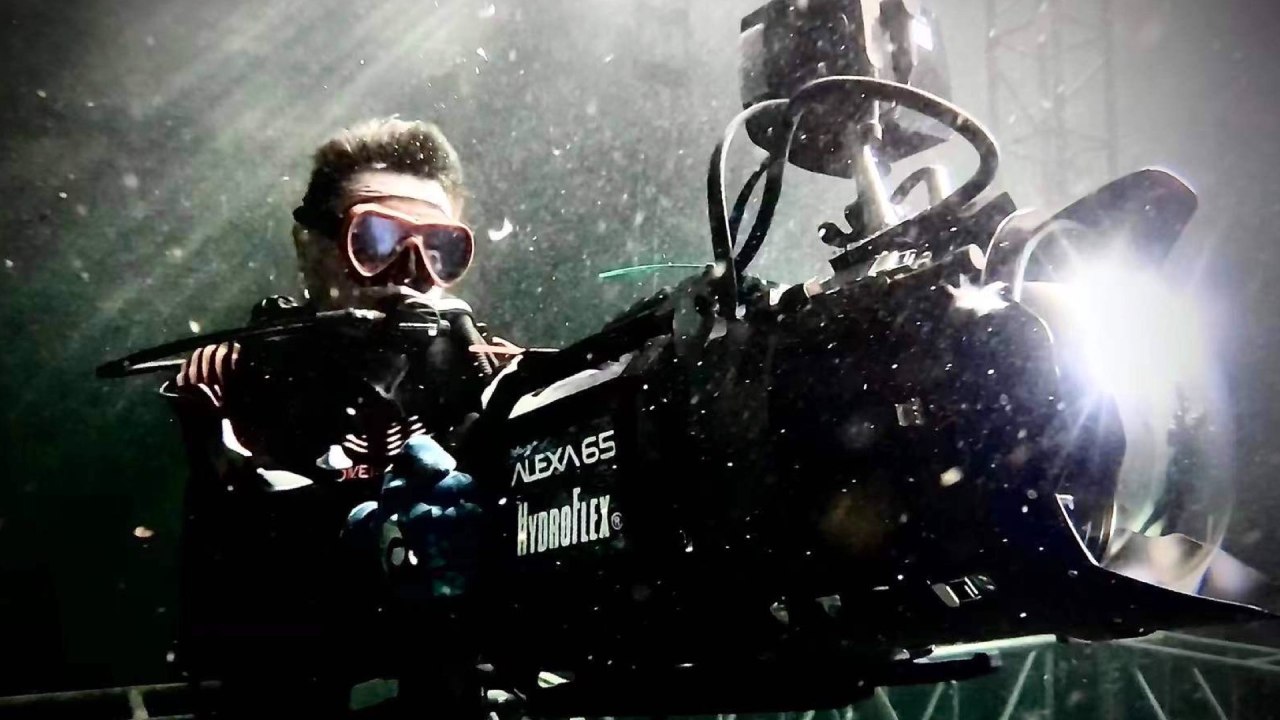 Dans les coulisses avec DP Zhang Wei et son équipe filmant sous l'eau avec le boîtier sous-marin ALEXA65 et HydroFlex.  Crédit : ARRI Rental