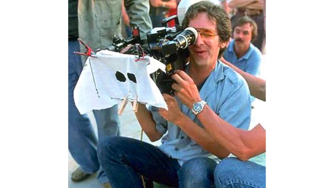 Steven Spielberg sur le tournage de ET L'extra-terrestre.  Image : Images universelles